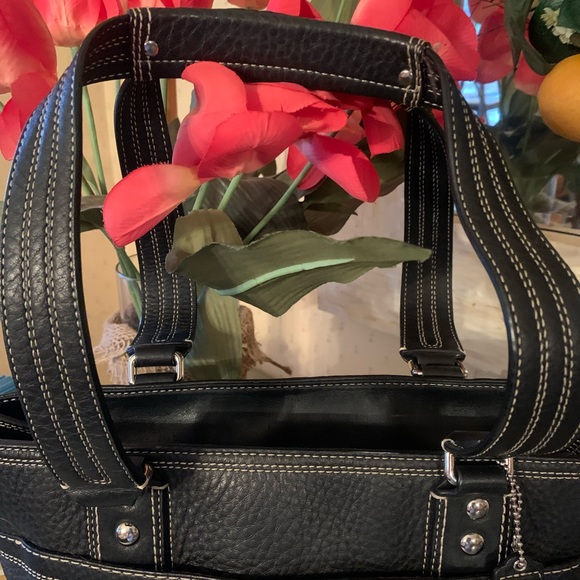 COACH, Handbag BLACK PEBBLE LEATHER, large pocket on front and back. Zip closure - Picture 3 of 8